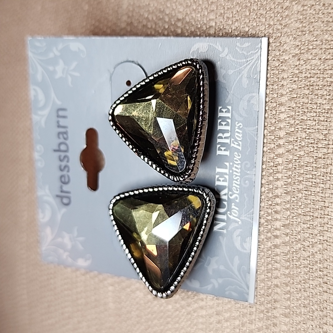 New Dress Barn Green Gun Metal Gray Earrings 5$